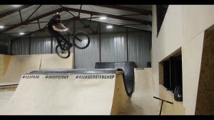 Команда RollAllDay раздает в новом скейтпарке.