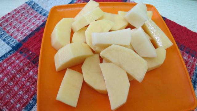 Жаркое со свининой, картофелем и овощами в мультиварке