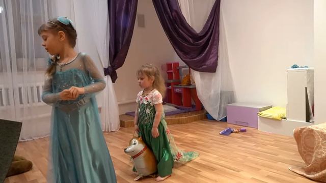 Анна и Эльза смотреть онлайн