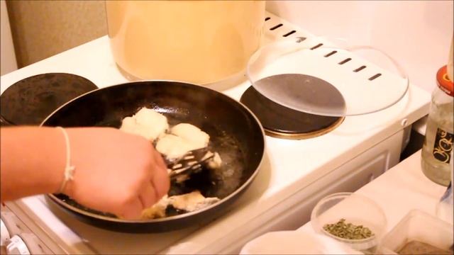 Жаренная курица, для салата Цезарь / На-Кухне смотреть онлайн