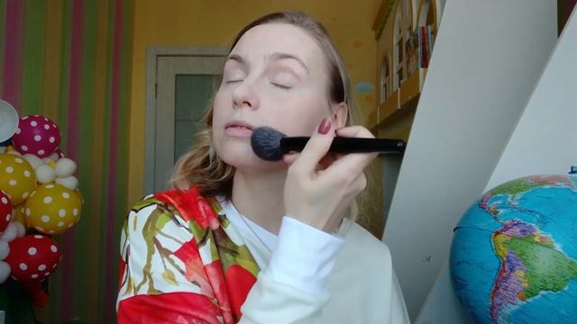 Сколько кистей нужно для счастья? Базовый макияж 4 кисточками смотреть онлайн