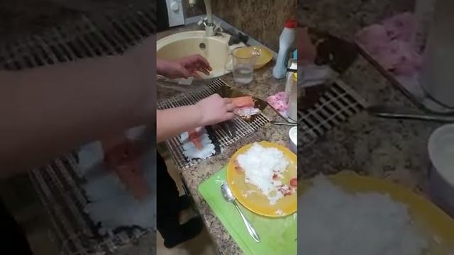 Внук Артём готовит сюрприз дедушке. смотреть онлайн