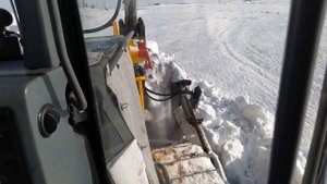 ЧИСТКА ДОРОГ ОТ СНЕГА НА БУЛЬДОЗЕРЕ