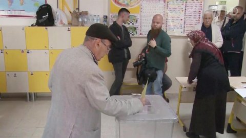 В Турции проходит второй тур голосования на выборах президента