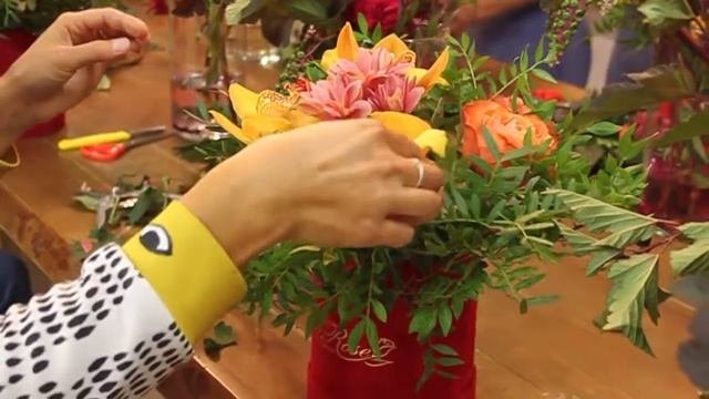Цветочная композиция в шляпной коробке. Мастер-класс от La Rose