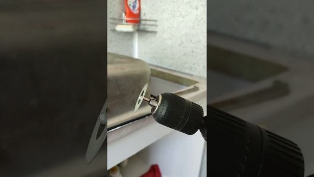 Как закрепить мойку для тонкой столешницы в толстую столешницу смотреть онлайн