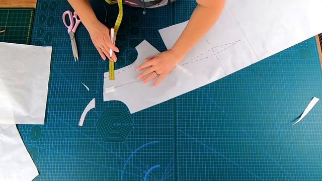 Праздничное Новогоднее платье с элегантной накидкой. Очень простое моделирование шикарного платья