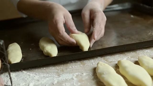 Постные пирожки со сливой