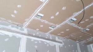 Монтаж звукоизоляционных панелей Sounguard заполненных кварцевым песком.