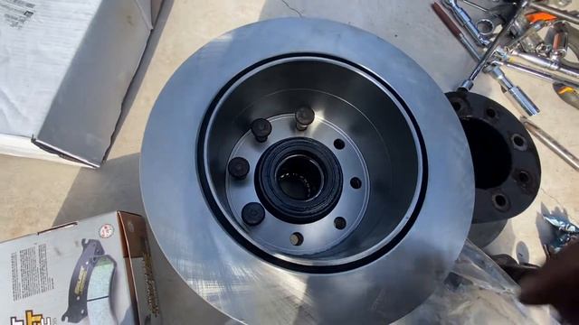 Remplazando un rotor o disco trasero de una #CHEVROLET 2008 HD 3500 смотреть онлайн