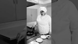 Приготовление жареных блюд из мелкокускового мяса.Поджарка из свинины.Преподаватель Баранова Л.В.
