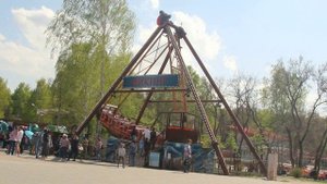 Качель-лодка «Викинг» разгоняется до 36 км/ч.