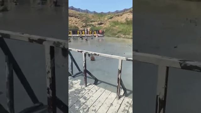 ПАРЕНЬ УТОНУЛ В ГРЯЗИ!жесть смотреть онлайн