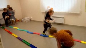 "Активные, ловкие, смелые!" Упражнение для развития равновесия детей 4-5 лет