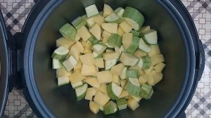 Кабачки с картошкой в мультиварке