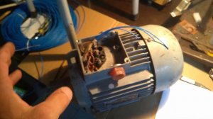 Переделать трехфазный (380В) электродвигатель в однофазный (220В).Подключить из звезды в треугольни