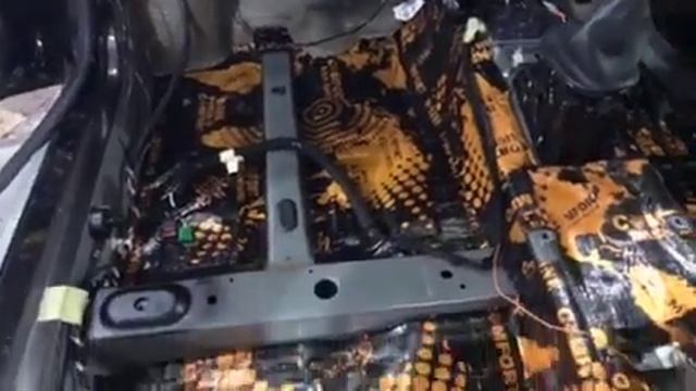 Виброизоляция Ниссан Террано Да, в этом автомобиле не осталось ни одного «голого» элемента смотреть онлайн