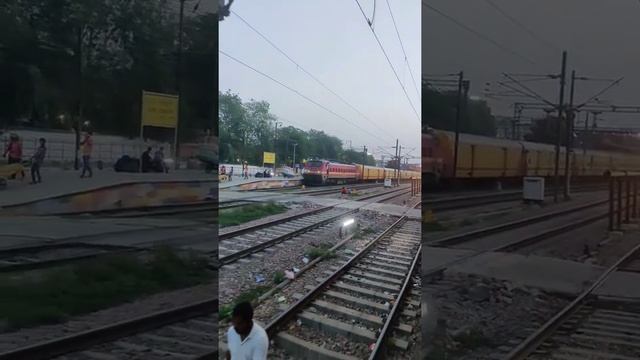 Hazrat Nizamuddin Railway station #shorts #india #traveldude9