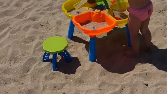 Евпатория день 1: пляжный отдых, распаковка набора Kinder Way и плавание в бассейне смотреть онлайн