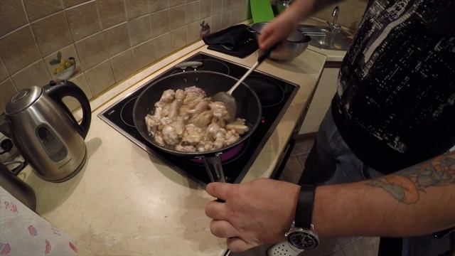 Куриные крылья к пиву. Креветки королевские. Пивной вечер смотреть онлайн