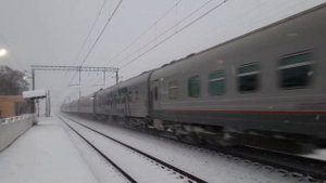 ВЛ10-1870 С ПОЕЗДОМ КИСЛОВОДСК-СИМФЕРОПОЛЬ ПРОСЛЕДУЕТ ПЛАТФОРМУ 1457 КИЛОМЕТР НА СНЕЖНОМ ПЕРЕГОНЕ!