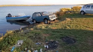 Нива с лодкой застряла на рыбалке/Ларгус тянет/Лодка казанка 5м4/Лодка пвх