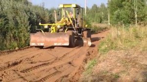 Автогрейдер ДЗ 180 укладка песка.