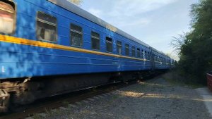 ТЭ33АС-3011 с поездом Кишинев-Бухарест следует в сторону станции Вистерничены.