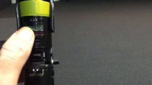 How to lock a Shure QLXD handheld microphone