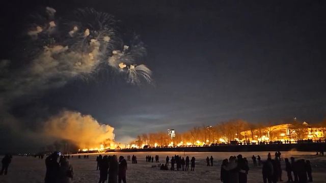 Праздничный салют в День Защитника Отечества на набережной в Самаре. Онлайн трансляция.