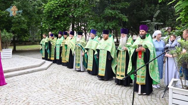 В день святых князя Петра и княгини Февронии Муромских в Детском парке Симферополя прошел молебен. смотреть онлайн