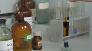 Химическая реакция FeCl3 с KSCN и NaF