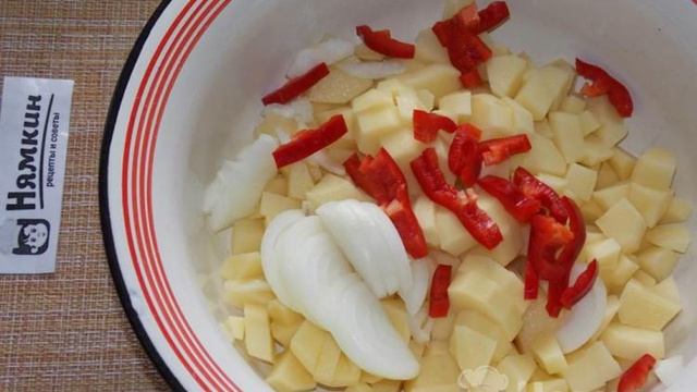 Картофель кусочками в рукаве с болгарским перцем и укропом