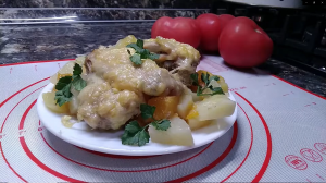 Курица с овощами в духовке