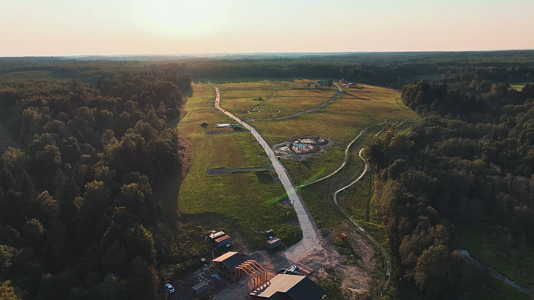 КП бизнес-класса Сканди парк. Летний вечер 2024