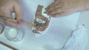 Изготовление новогодней игрушки в технике декупаж