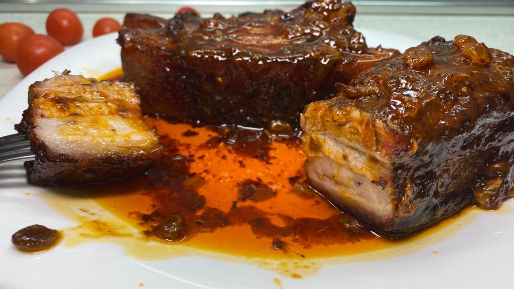 Свиная грудинка под сладким соусом. Восхитительно вкусное блюдо! смотреть онлайн