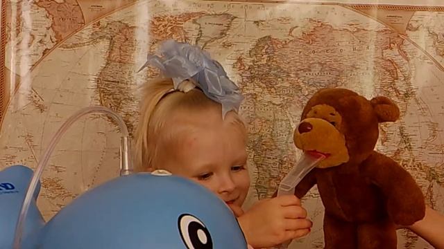 Катя заболела. Лечится и играет в доктора Ай-Болита. Лечит Лунтика, свинку,мишек, жука. смотреть онлайн