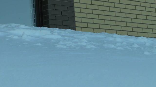 Пристрой. Снег на крыше.