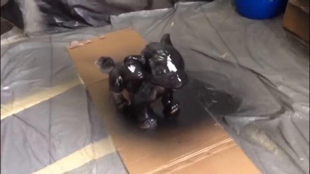 Напыление полимочевины на фигуру из пенопласта для упрочнения
