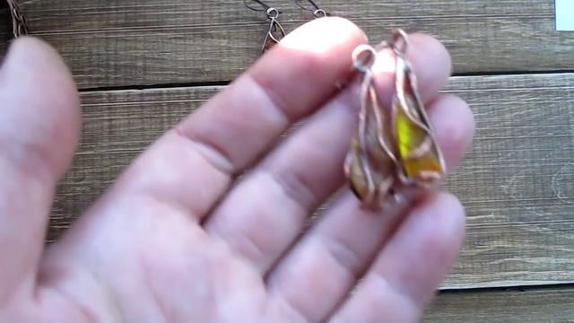 Длинные, асимметричные серьги из меди и янтаря, авторские украшения, обзор серьги ручной работы смотреть онлайн