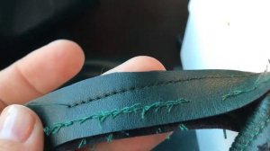 Укорачиваю брюки из искусственной кожи.