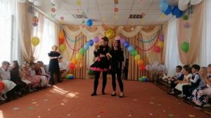 Выпускной 2019. Выступление двойки и единицы.mp4