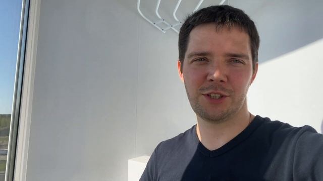 Убираем застывшую монтажную пену с помощью меламиновой губки и растворителя смотреть онлайн