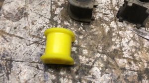 Замена втулок стабилизатора на полеуретановые.