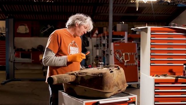 Why Isn't The Fuel Pump Working? | Workshop Diaries | Edd China смотреть онлайн