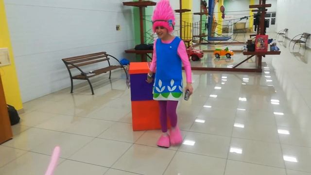 Веселый День рождения у Софии с троллем Розочка смотреть онлайн