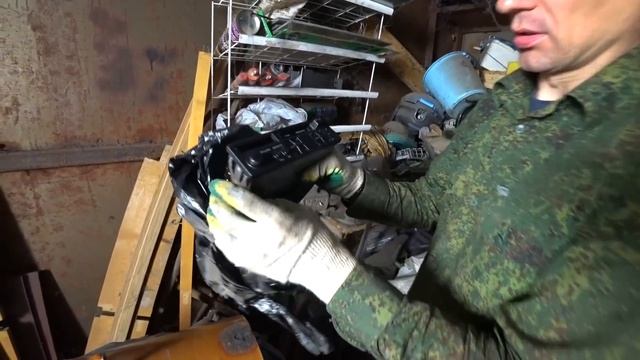 БРОСИЛ ГАРАЖ СО ВСЕМИ ВЕЩАМИ, ВСКРЫВАЕМ ГАРАЖ ДОЛЖНИКА, СОРВАЛИ КУШ!