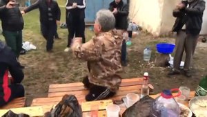 Дагестанец без ног танцует лезгинку