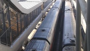 Двухэтажный поезд №104 Адлер-Москва подаётся под посадку,станция Адлер,Сев-Кав жд.20150717